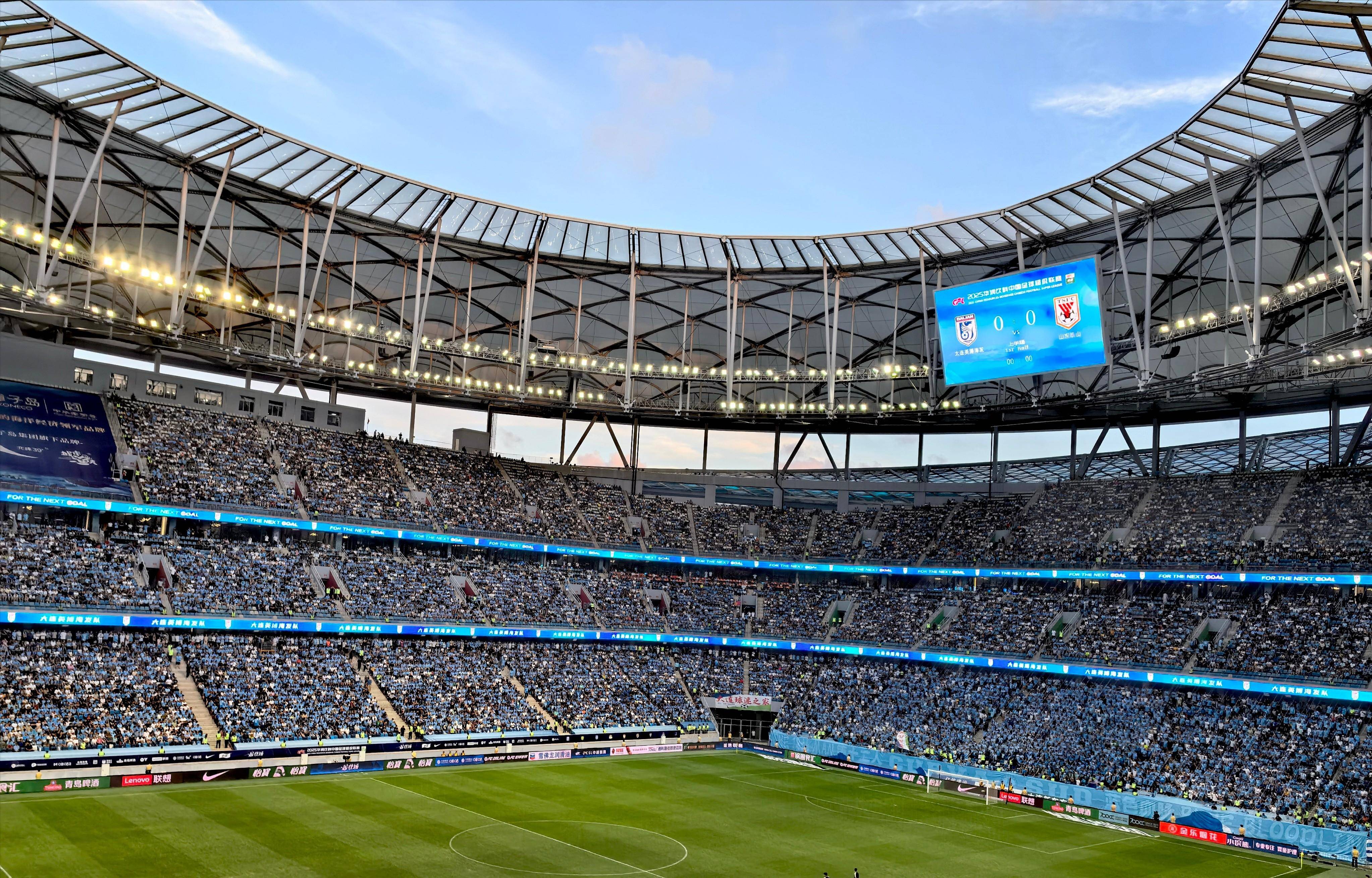 英雄资料-赛后中超焦点战，里昂战术微调，悬念犹存，训练强度明显提升