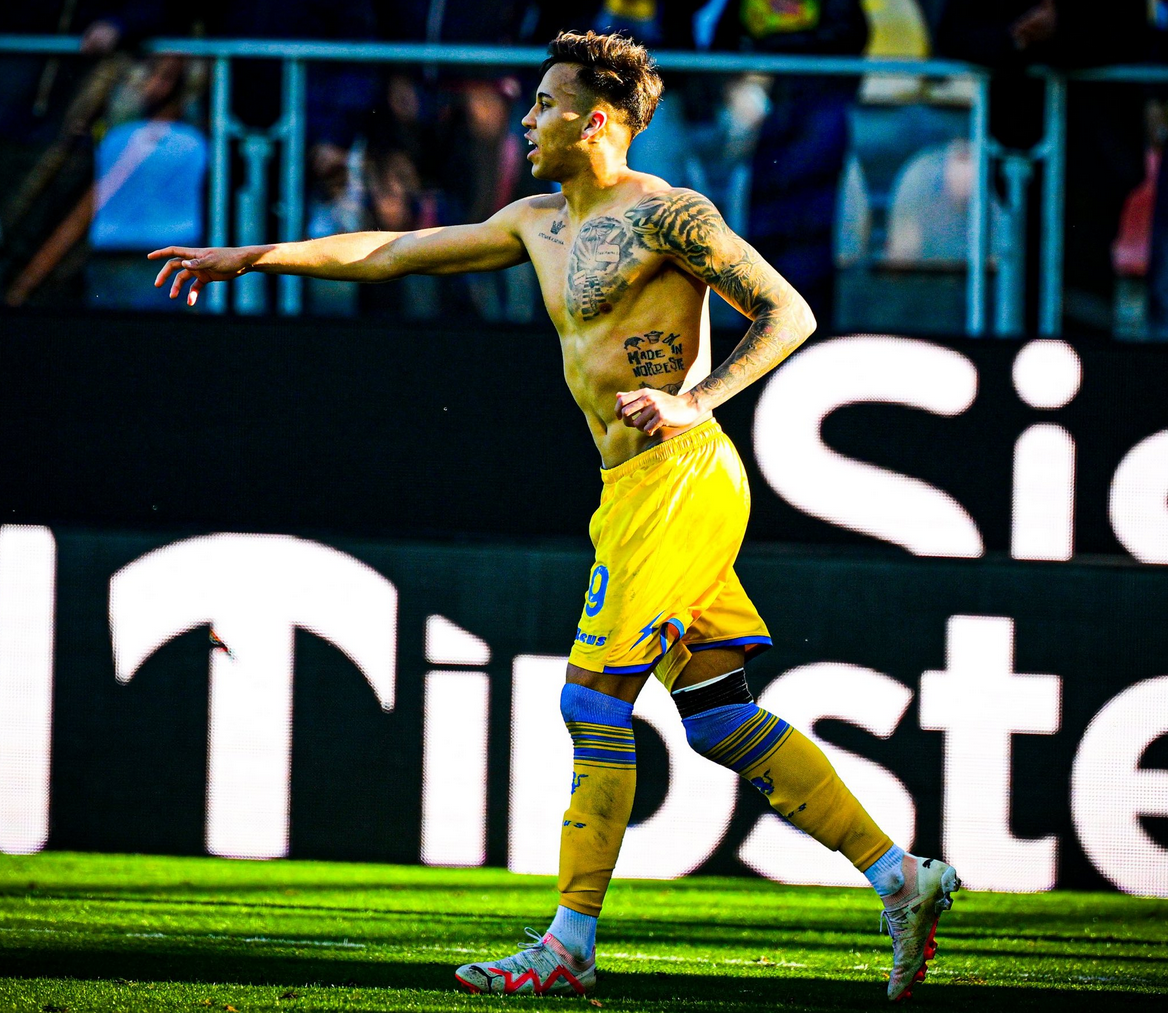 英雄资料-包含清晨布莱顿调整名单以备葡超，门线救险环节打磨，悬念犹存，轮换策略成焦点的词条