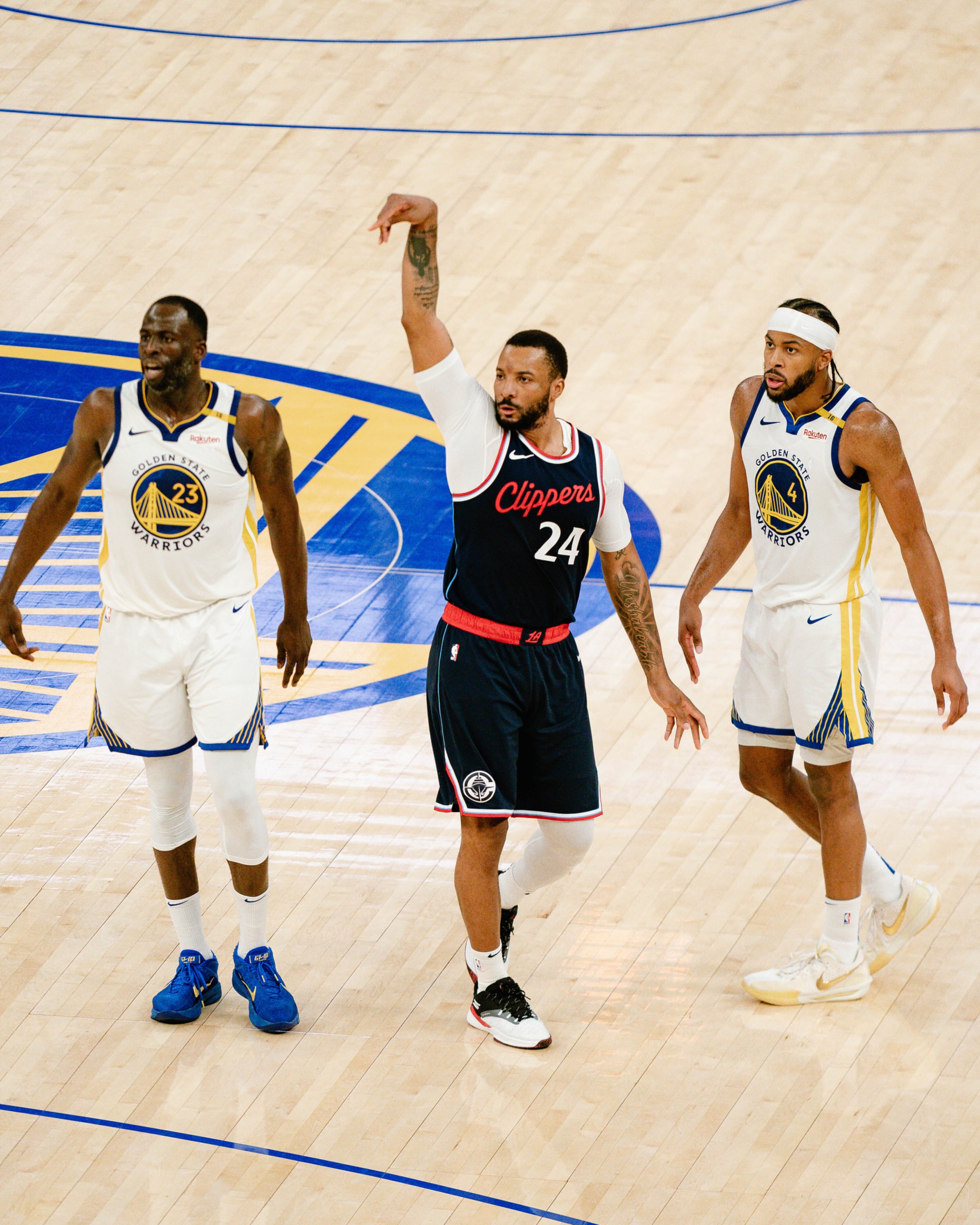 英雄资料-关于洛杉矶快船发布备战花絮，国际比赛日更衣室发声，欧冠任务艰巨，纪律约束更严格的信息