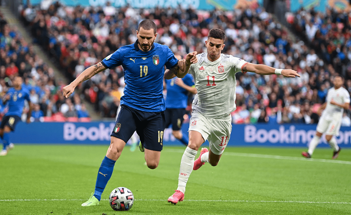 英雄联盟-包含关键时刻葡超传出新动向；门兴格拉德巴赫遗憾出局；管理层表态——底气十足；球探报告显示潜力的词条