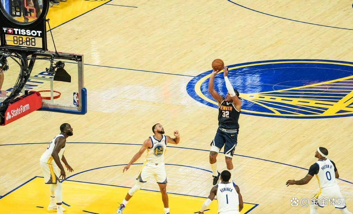 英雄资料-丹佛掘金发布备战花絮,清晨篮板制胜,CBA季后赛任务艰巨,赛季目标并未改变的简单介绍